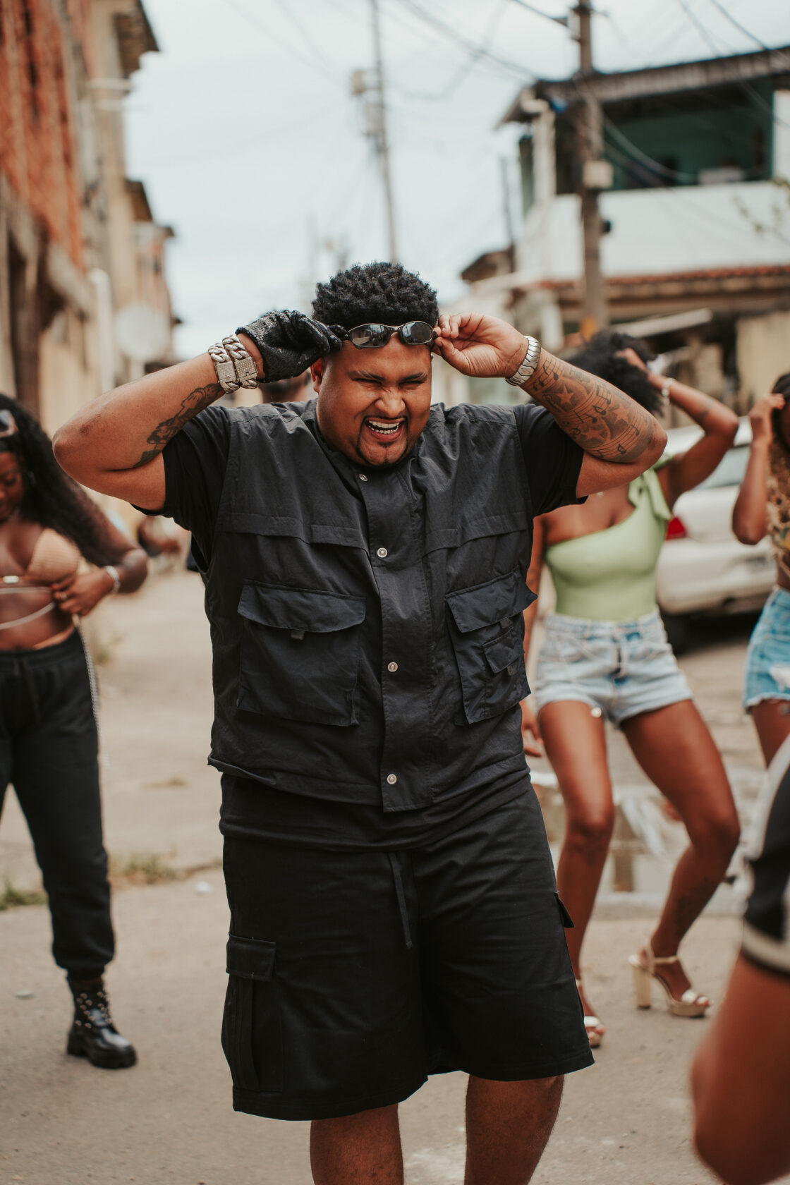 MC Kevin o Chris, DJ Xande, Mc Rose da Treta, Mc Flavinho, Mc Buret – Mina Não Importa Sua Idade